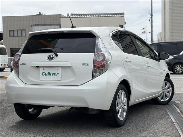 Toyota AQUA 2014 8006065-16