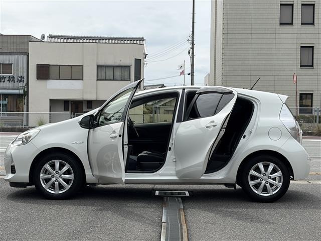 Toyota AQUA 2014 8006065-8