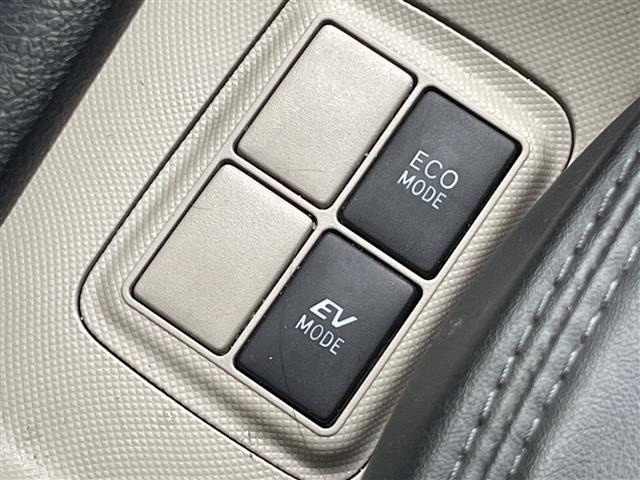 Toyota AQUA 2014 8006066-8