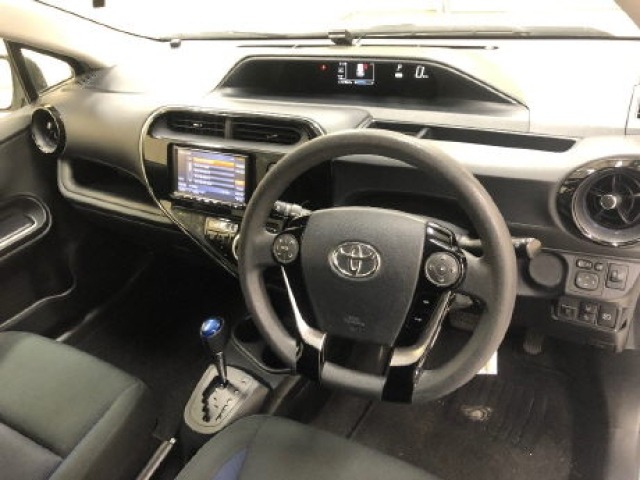 Toyota AQUA 2019 8006224-5