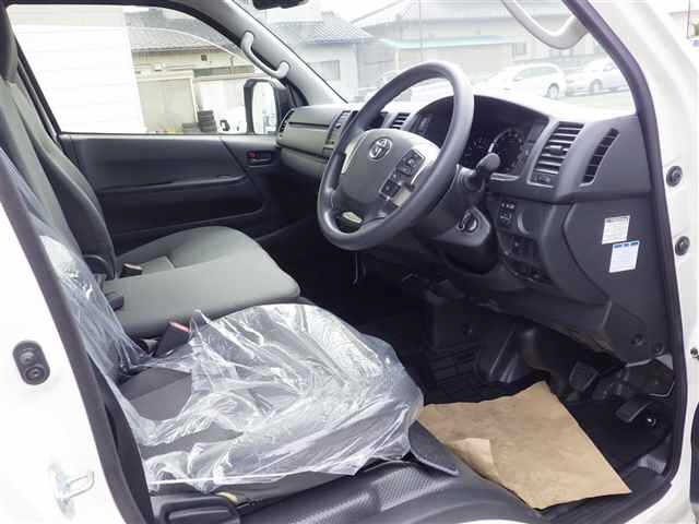 Toyota HIACE VAN 2026 8001933-3
