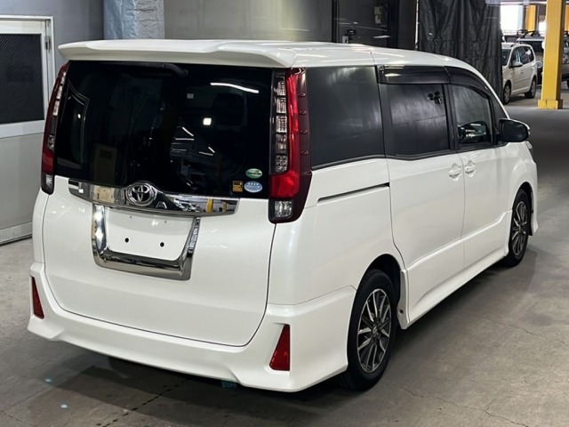 Toyota NOAH 2014 8006541-5