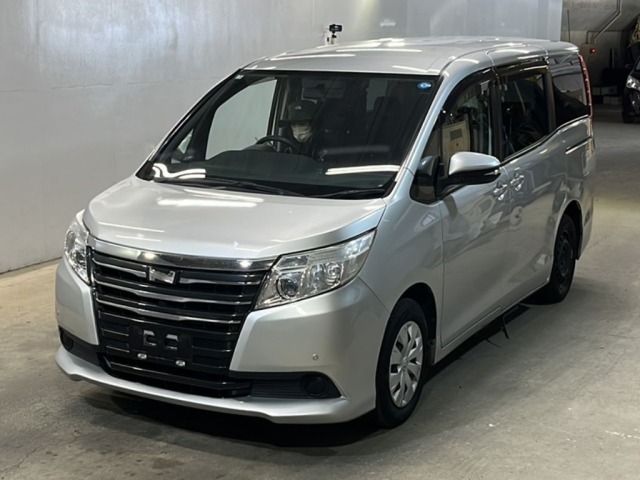 Toyota NOAH 2015 8006559-0