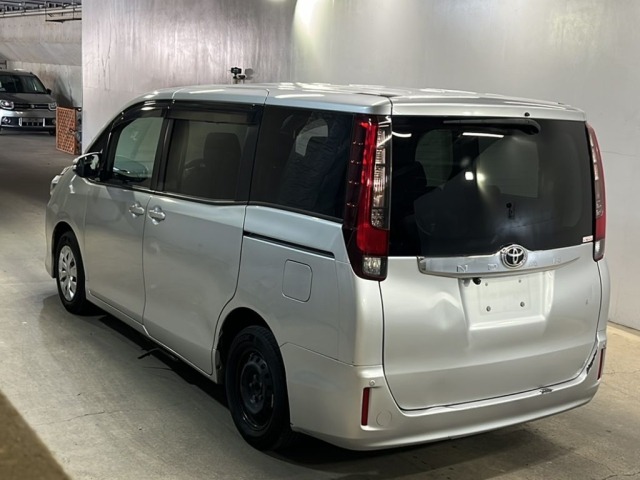 Toyota NOAH 2015 8006559-1