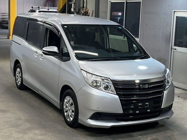 Toyota NOAH 2015 8006559-4