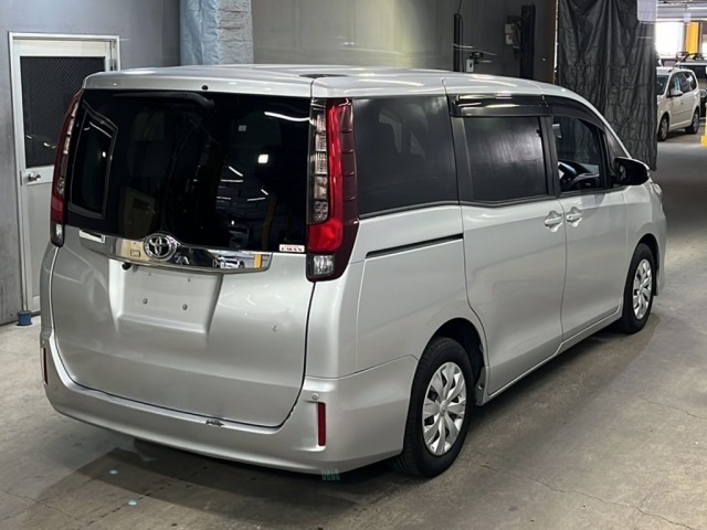 Toyota NOAH 2015 8006559-5