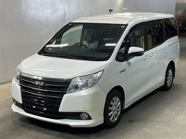 Toyota NOAH 2015 8006560-0