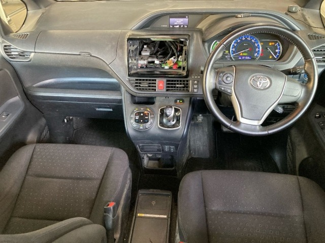 Toyota NOAH 2015 8006560-3