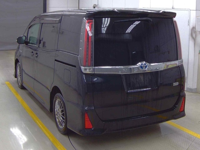 Toyota NOAH 2017 8006583-1