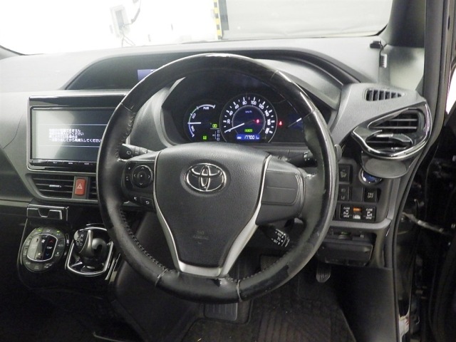 Toyota NOAH 2017 8006583-5