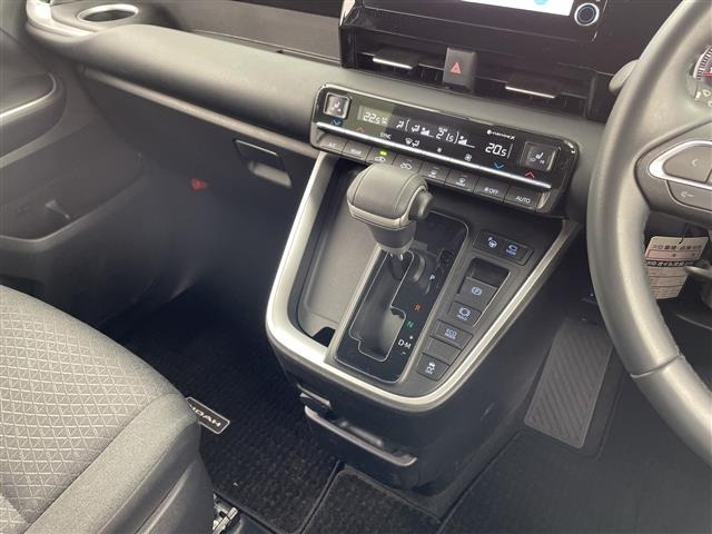Toyota NOAH 2022 8009389-12