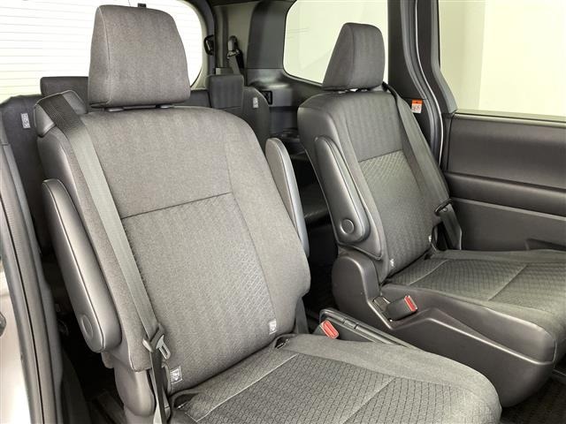 Toyota NOAH 2022 8009389-2