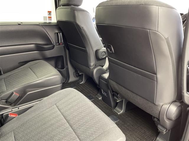 Toyota NOAH 2022 8009389-4