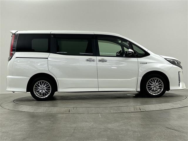 Toyota NOAH 2018 8009516-13