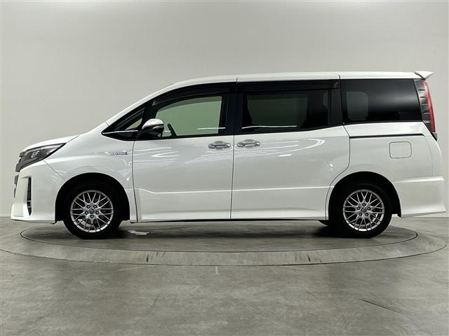 Toyota NOAH 2018 8009516-14