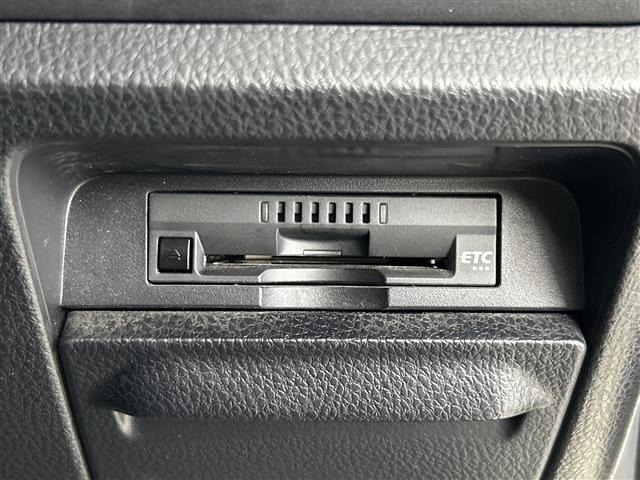 Toyota NOAH 2018 8009516-18