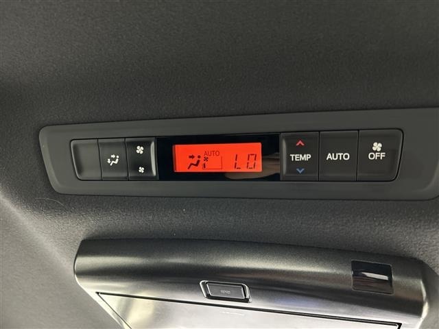 Toyota NOAH 2018 8009516-5