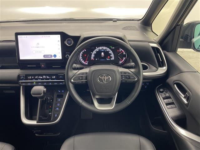 Toyota NOAH 2022 8009881-1