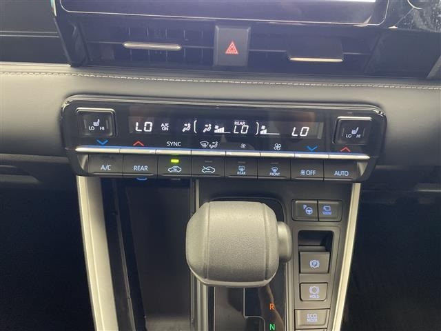 Toyota NOAH 2022 8009881-2