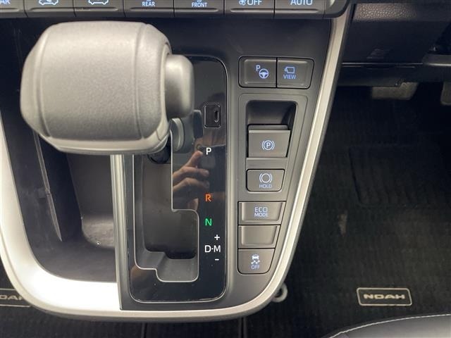 Toyota NOAH 2022 8009881-4