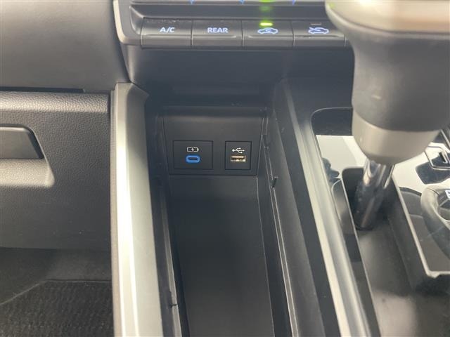 Toyota NOAH 2022 8009881-6