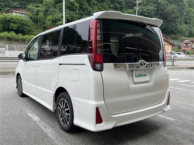 Toyota NOAH 2016 8009929-13