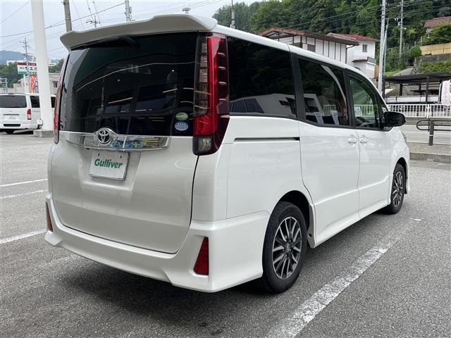 Toyota NOAH 2016 8009929-19