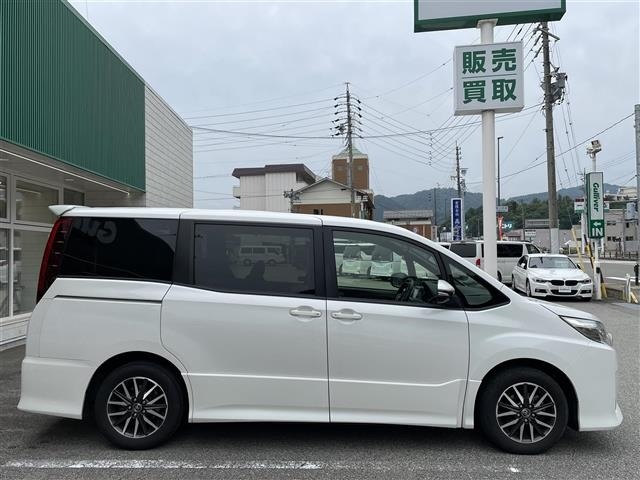 Toyota NOAH 2016 8009929-21