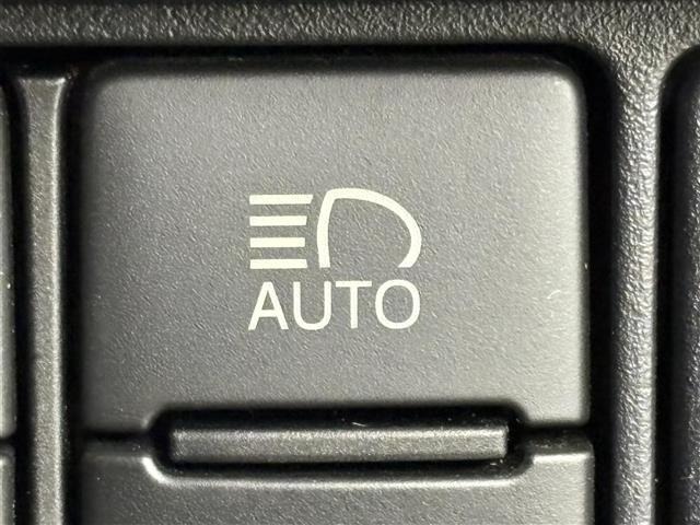 Toyota NOAH 2019 8009960-1