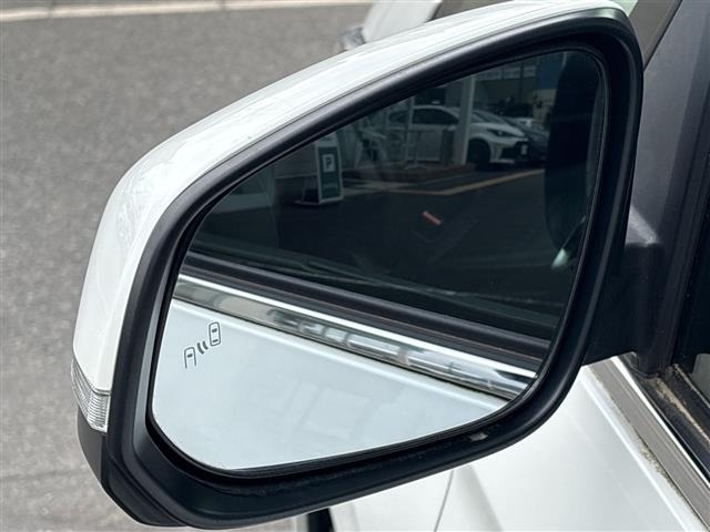 Toyota NOAH 2022 8009983-17