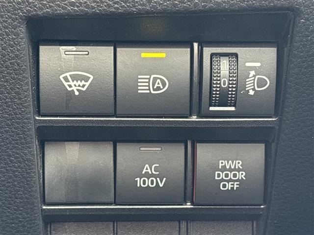 Toyota NOAH 2022 8009983-9