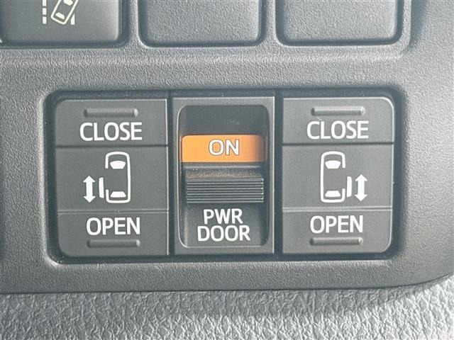 Toyota NOAH 2018 8010017-1