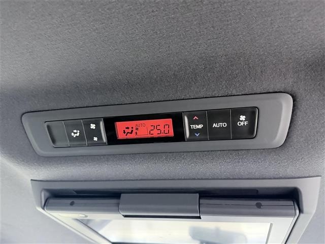 Toyota NOAH 2018 8010017-10