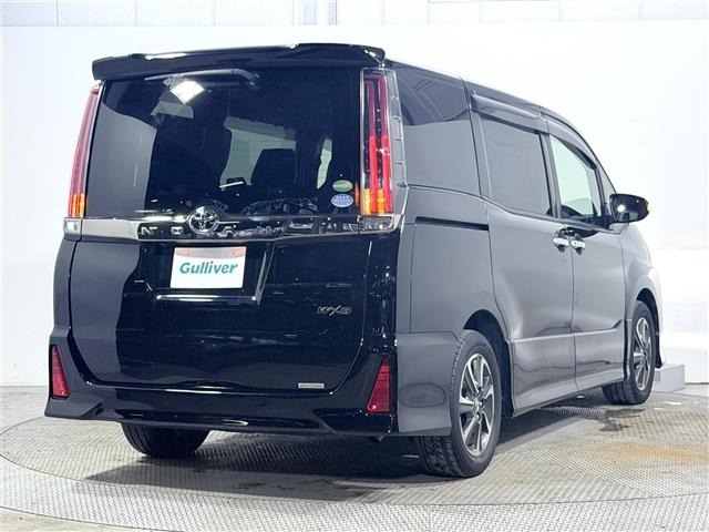 Toyota NOAH 2018 8010017-17
