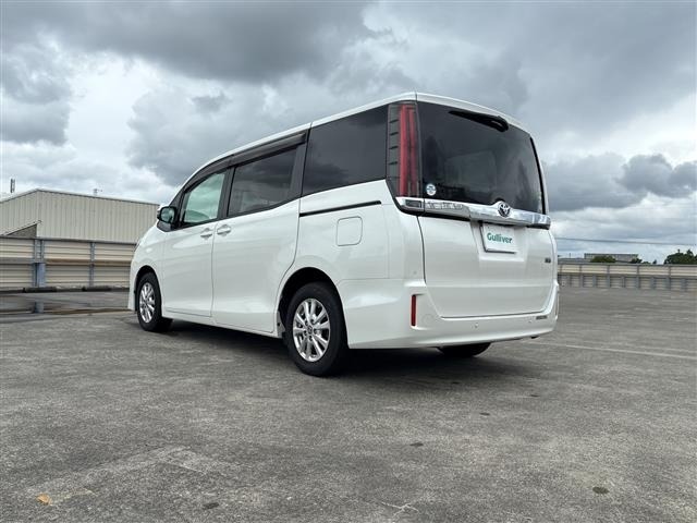 Toyota NOAH 2020 8010026-1