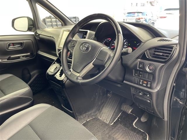 Toyota NOAH 2019 8010075-1