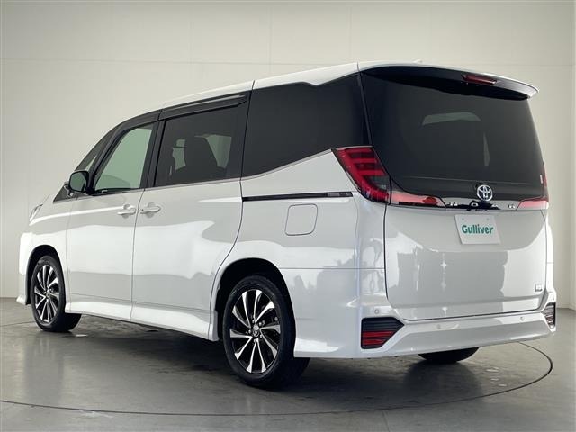 Toyota NOAH 2023 8010077-13