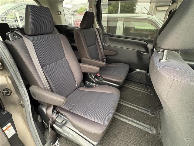 Toyota NOAH 2019 8010088-11