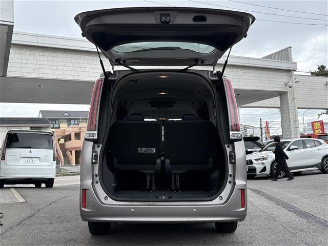 Toyota NOAH 2019 8010088-2