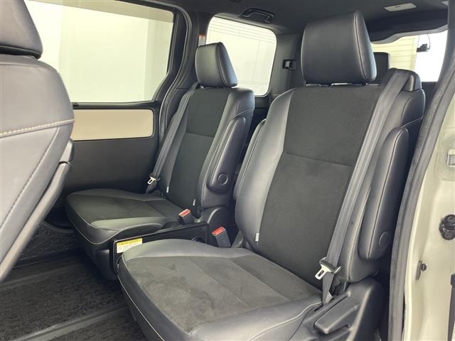 Toyota NOAH 2018 8010146-11