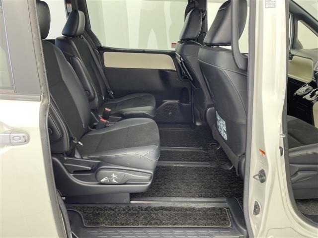 Toyota NOAH 2018 8010146-12