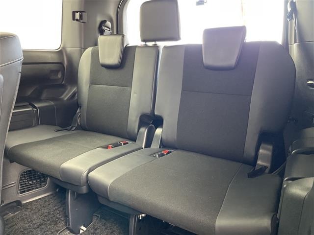 Toyota NOAH 2018 8010146-13