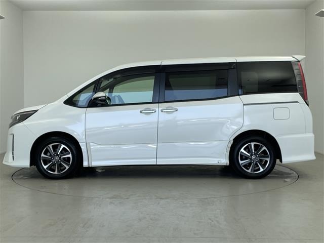 Toyota NOAH 2018 8010146-2
