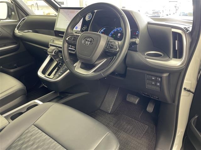 Toyota NOAH 2022 8010188-6