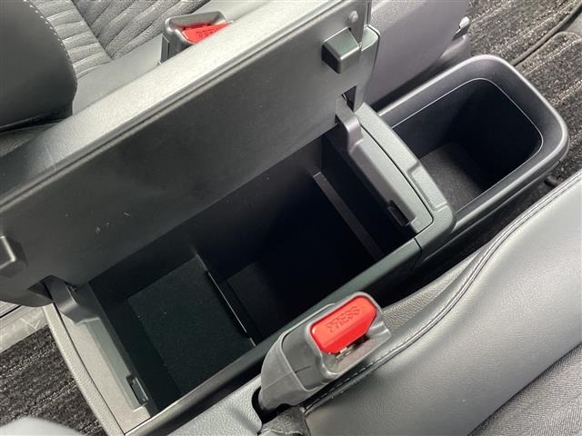 Toyota NOAH 2024 8010215-22