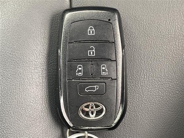 Toyota NOAH 2022 8010216-12