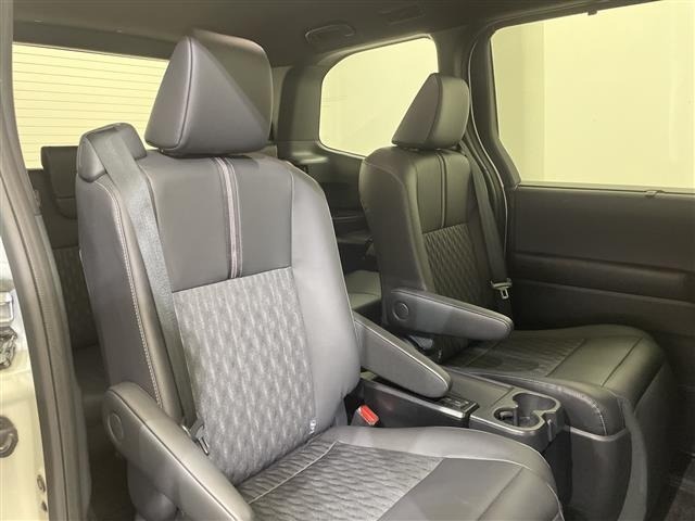 Toyota NOAH 2024 8010231-11