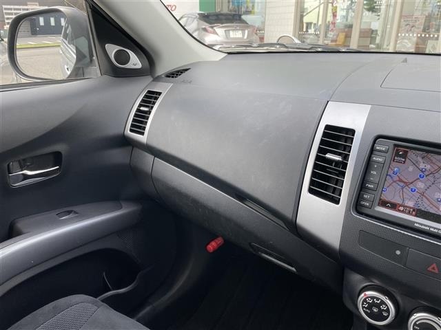 Mitsubishi OUTLANDER 2006 8000321-23