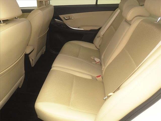 Toyota PREMIO 2017 8002292-7