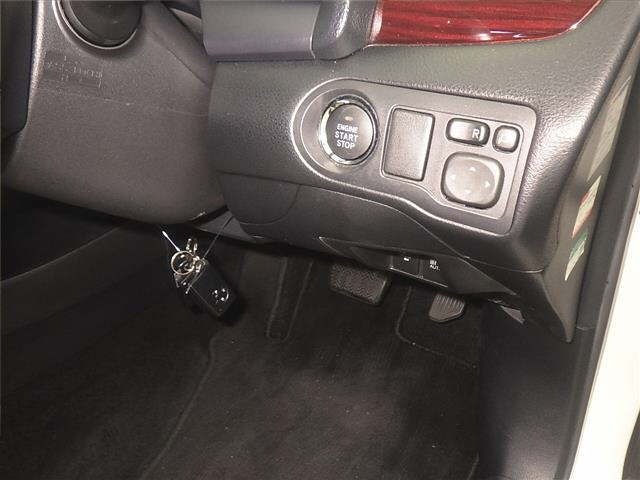 Toyota PREMIO 2017 8002292-8